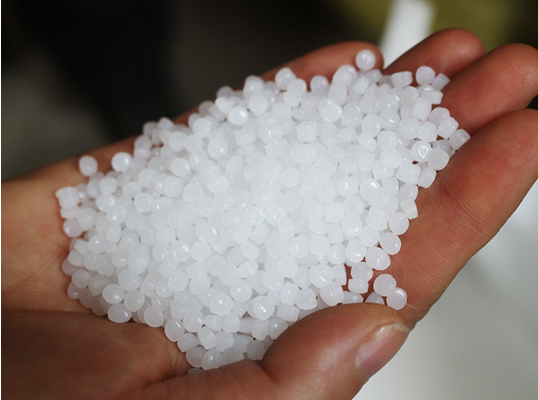 Yantai Double Plastic Industry Co., Ltd. trvá na 100% původních surovinách z HDPE k vytvoření vysoce kvalitních, ekologických a odolných plastových sítí